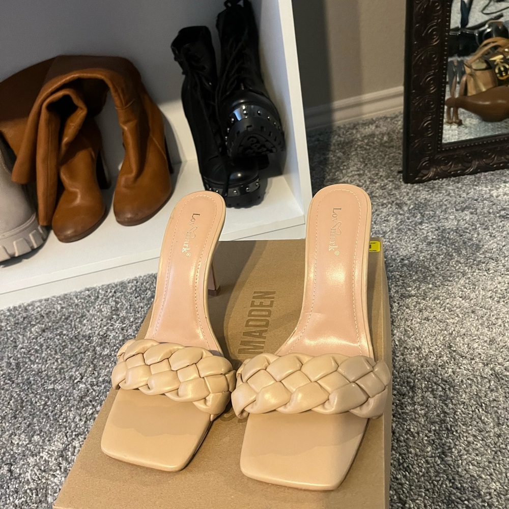Nude mule heels size 6.5 gently worn heel height around 4 in